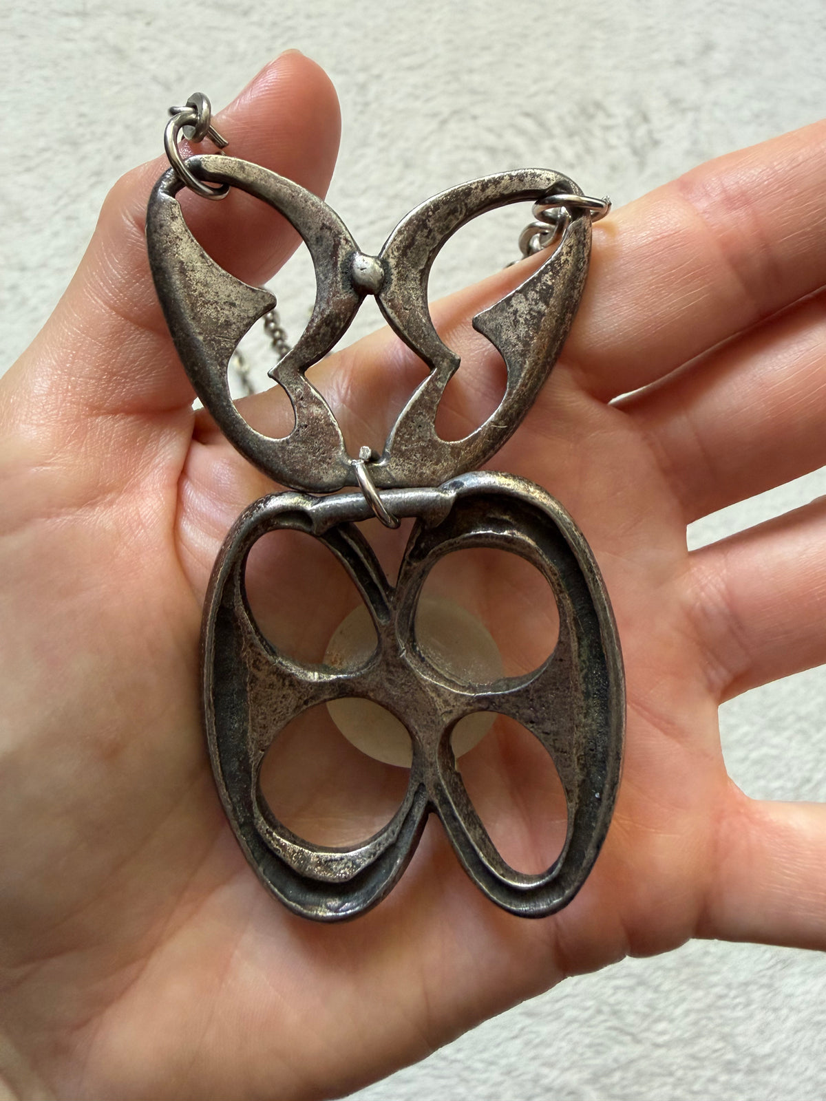 Sautoir argenté pendentif ogive gothique avec perle style medievalcore