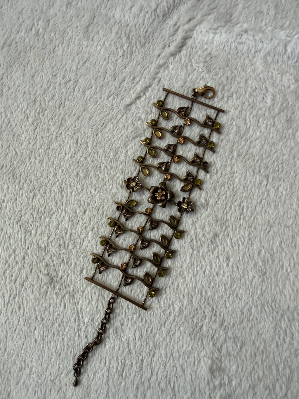 Bracelet manchette fleurs et feuillage couleur bronze style woodland fairy Art Nouveau