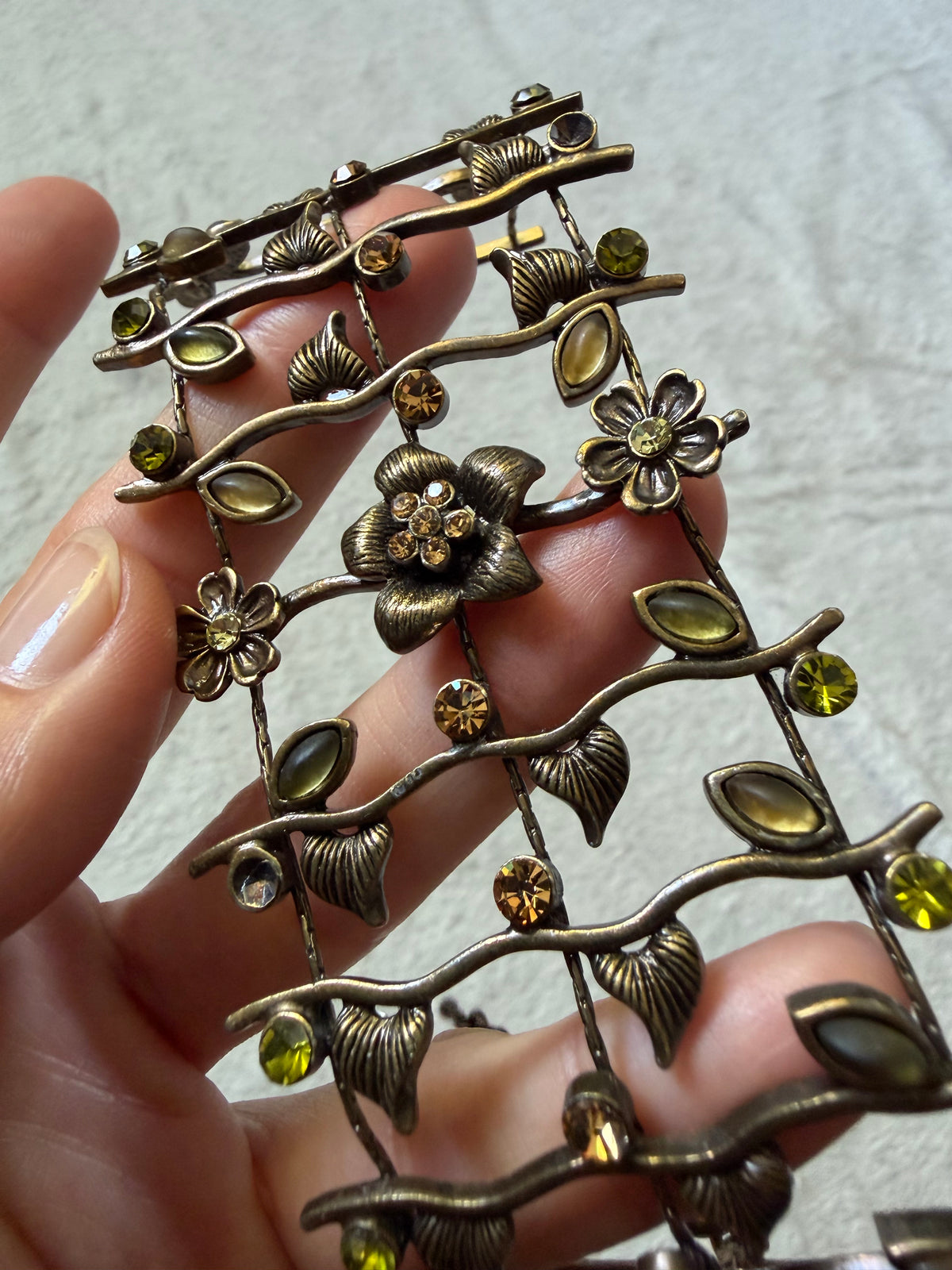 Bracelet manchette fleurs et feuillage couleur bronze style woodland fairy Art Nouveau