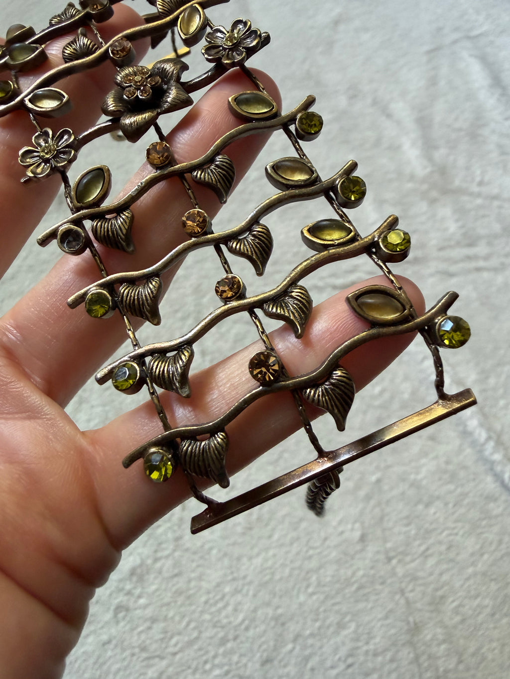 Bracelet manchette fleurs et feuillage couleur bronze style woodland fairy Art Nouveau