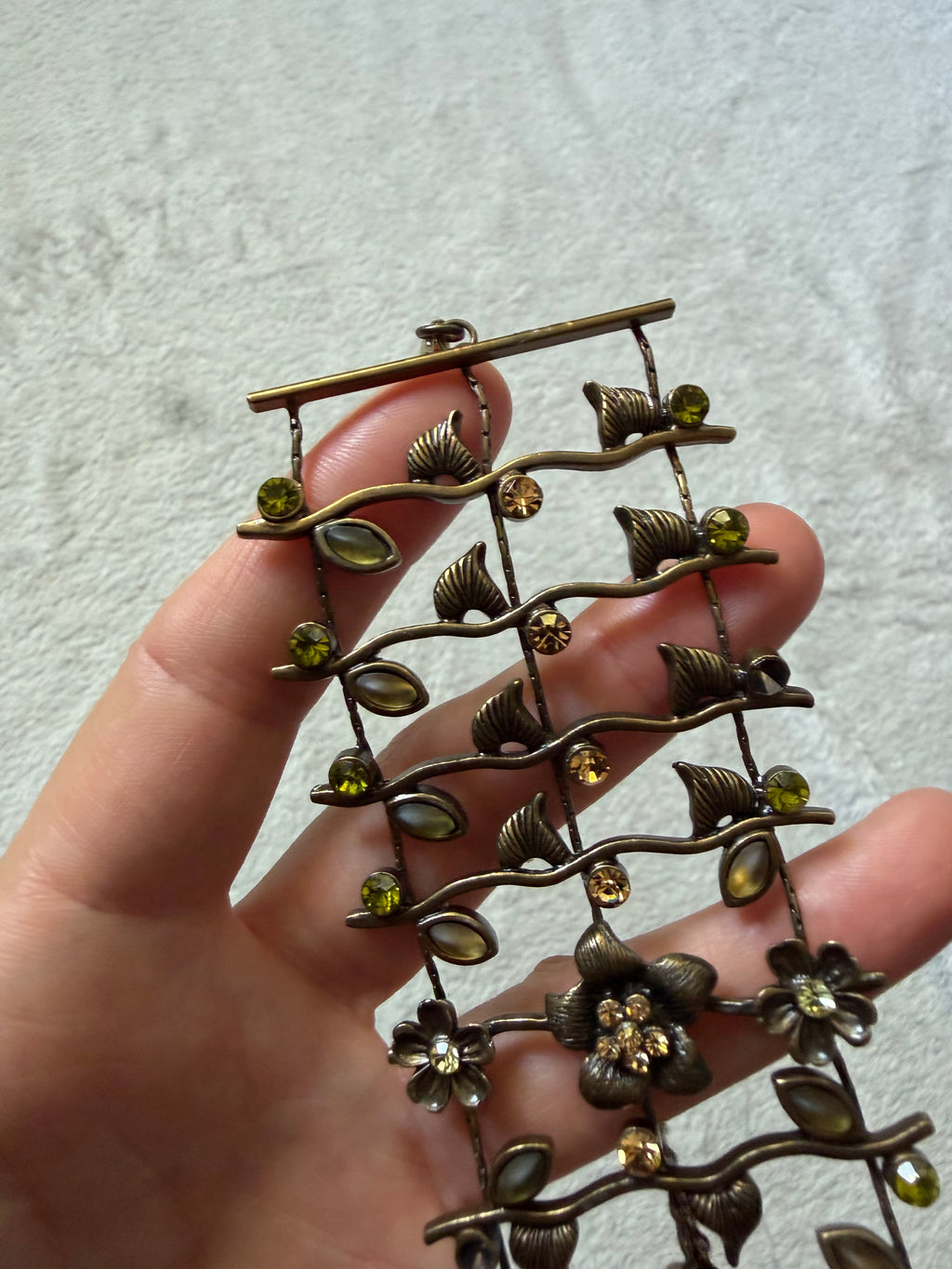 Bracelet manchette fleurs et feuillage couleur bronze style woodland fairy Art Nouveau