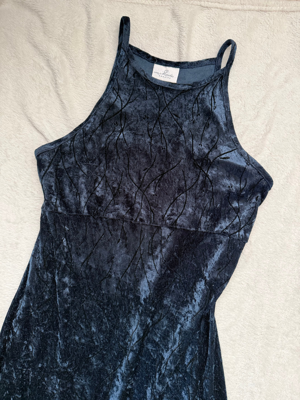 Robe longue bleu marine en velours à motifs fleuris style goth vampy 90s whimsigoth – taille M