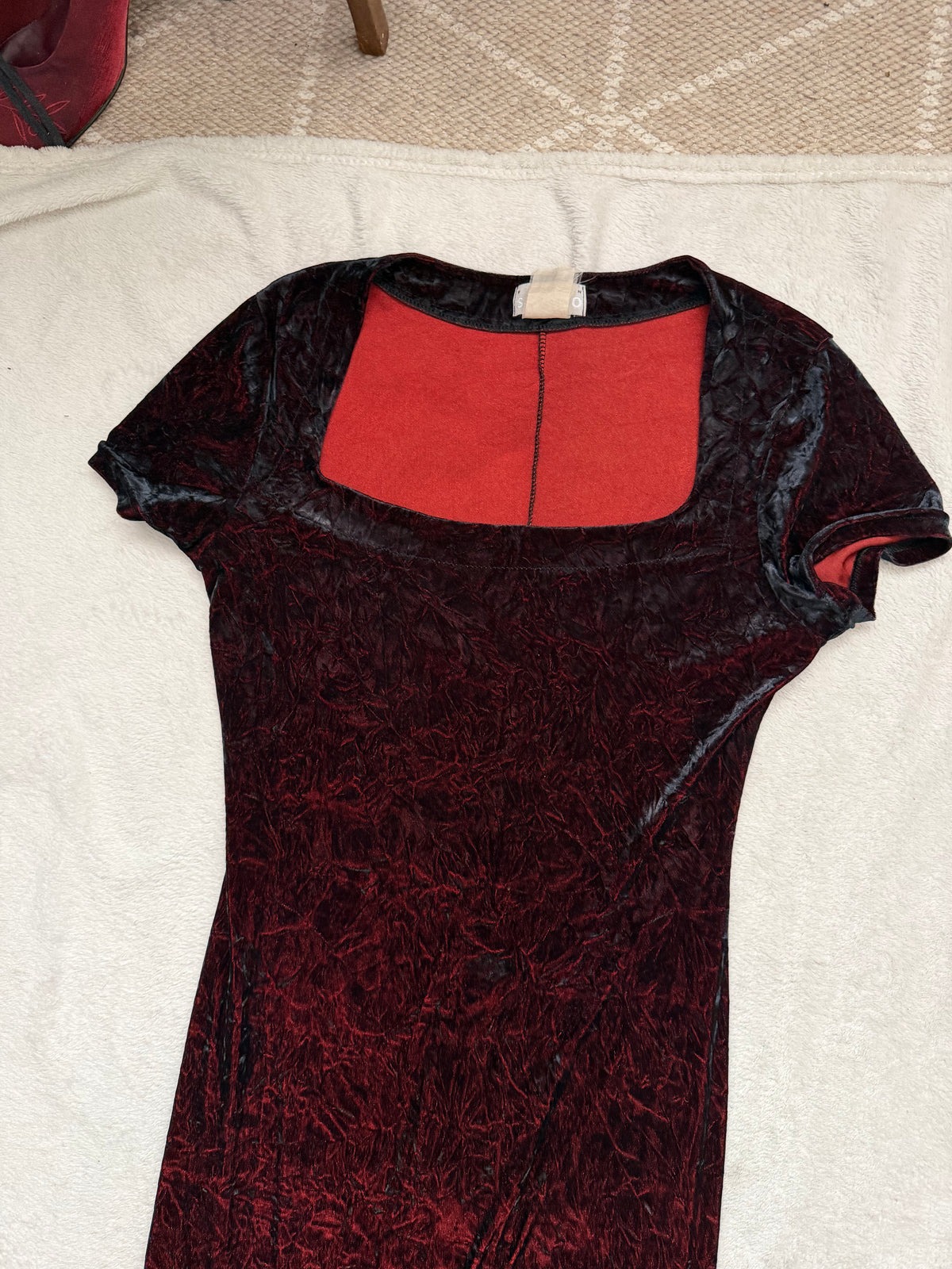 Long black velvet dress with burgundy reflections, goth vampy dark romantic style – size M/L
