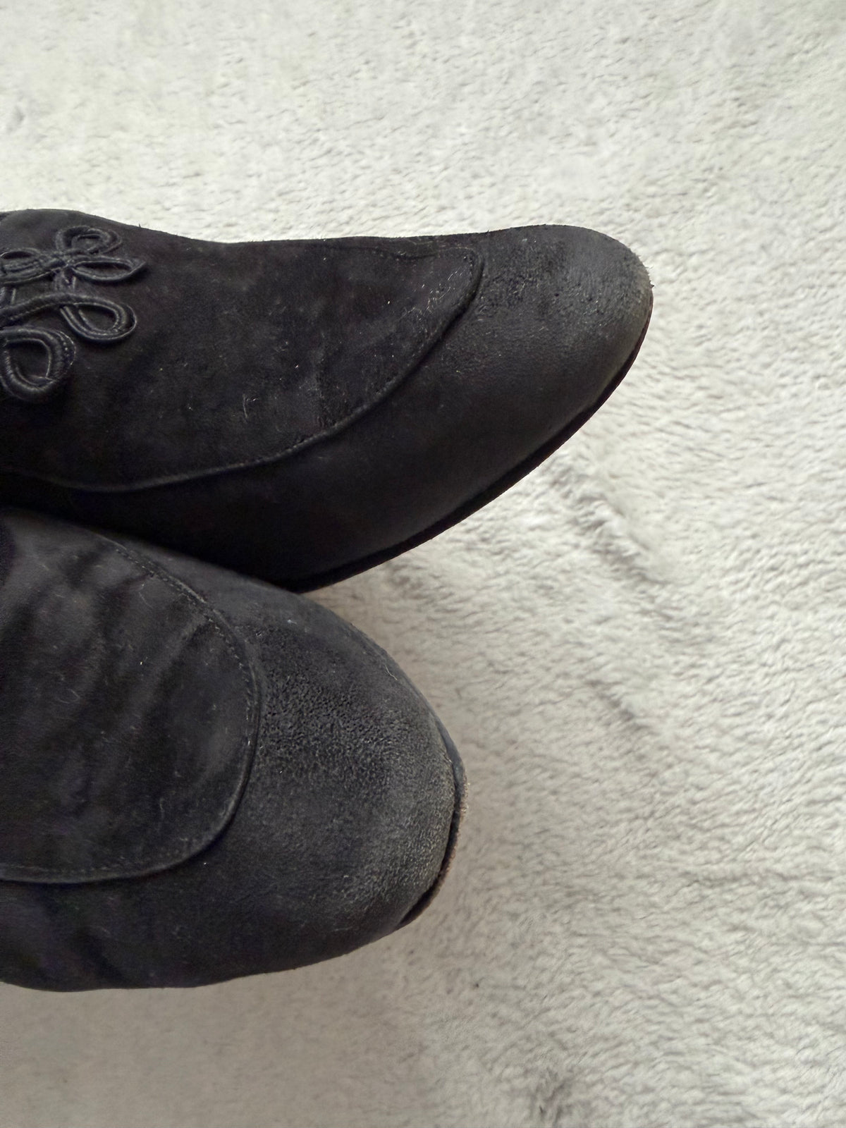 Black suedette heeled loafers with Victorian gothic style embroidery - Size 37