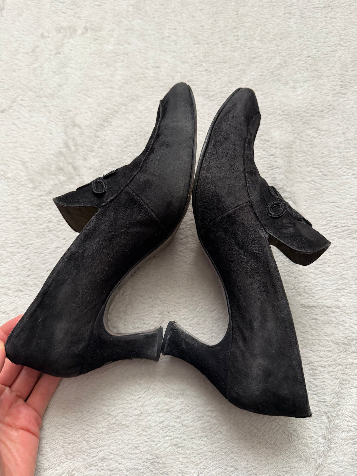 Black suedette heeled loafers with Victorian gothic style embroidery - Size 37