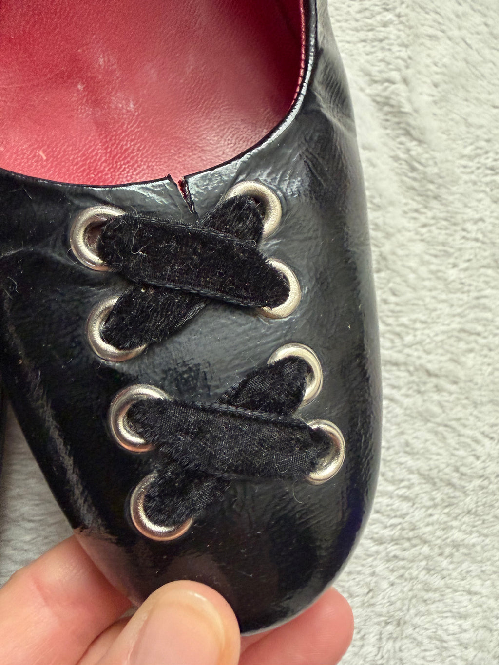 Escarpins Bocage cuir noir brillant à lacets en velours et œillets métal - Pointure 39