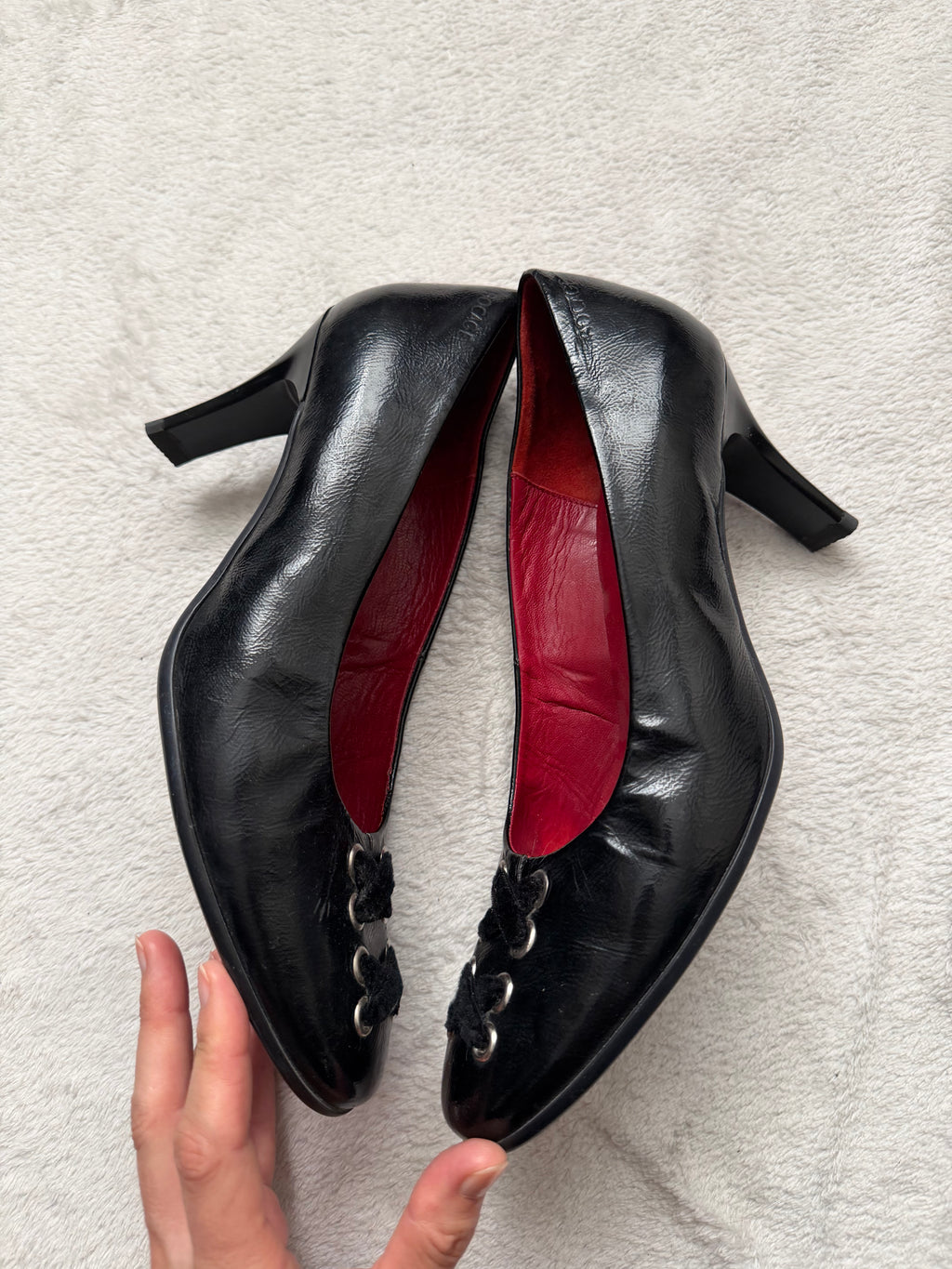 Escarpins Bocage cuir noir brillant à lacets en velours et œillets métal - Pointure 39