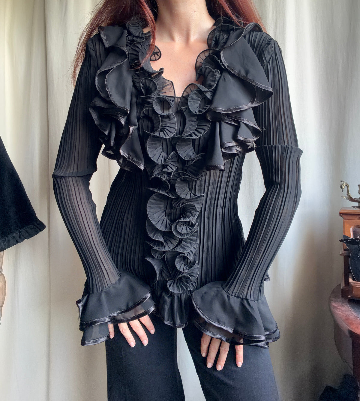 Blouse noire en voile plissé à volants style vampire goth victorien – taille XL/XXL