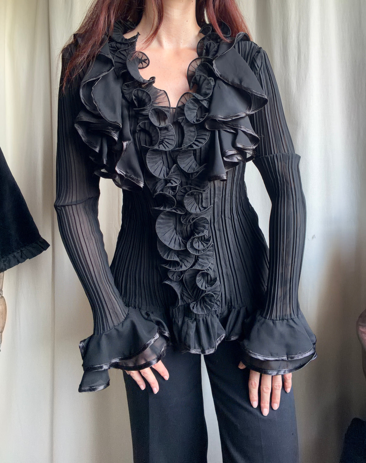 Blouse noire en voile plissé à volants style vampire goth victorien – taille XL/XXL