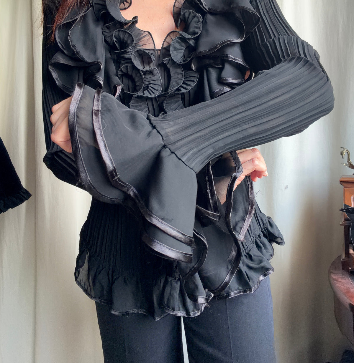 Blouse noire en voile plissé à volants style vampire goth victorien – taille XL/XXL