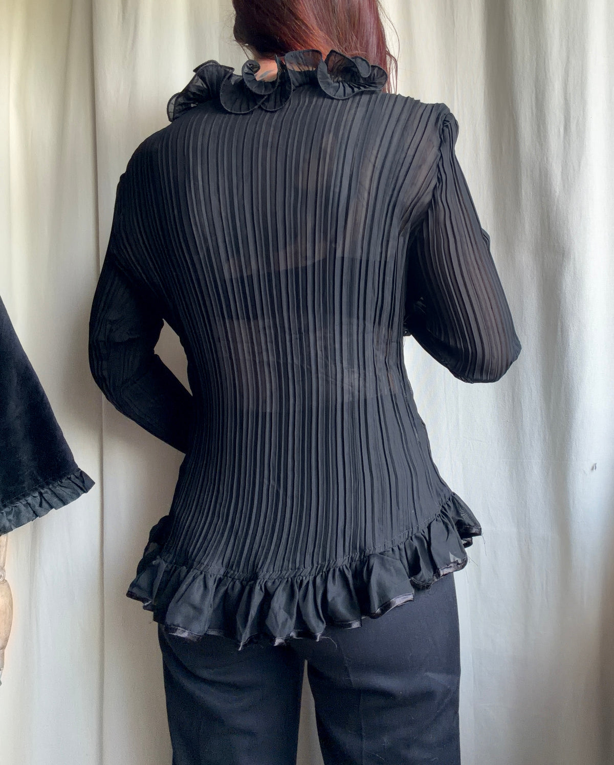 Blouse noire en voile plissé à volants style vampire goth victorien – taille XL/XXL
