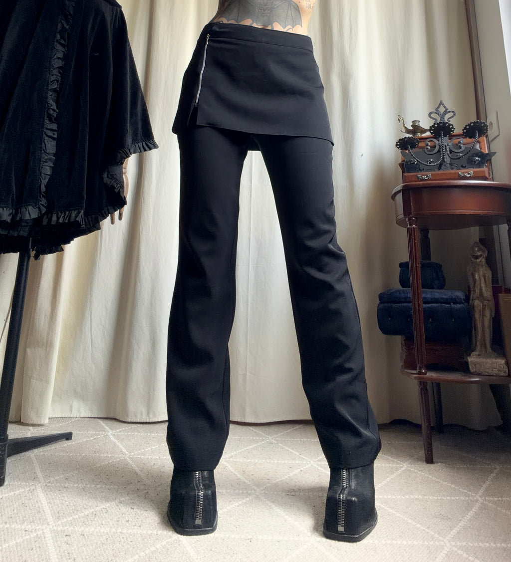 Pantalon noir avec jupe intégrée asymétrique zippée style avant garde goth – taille M