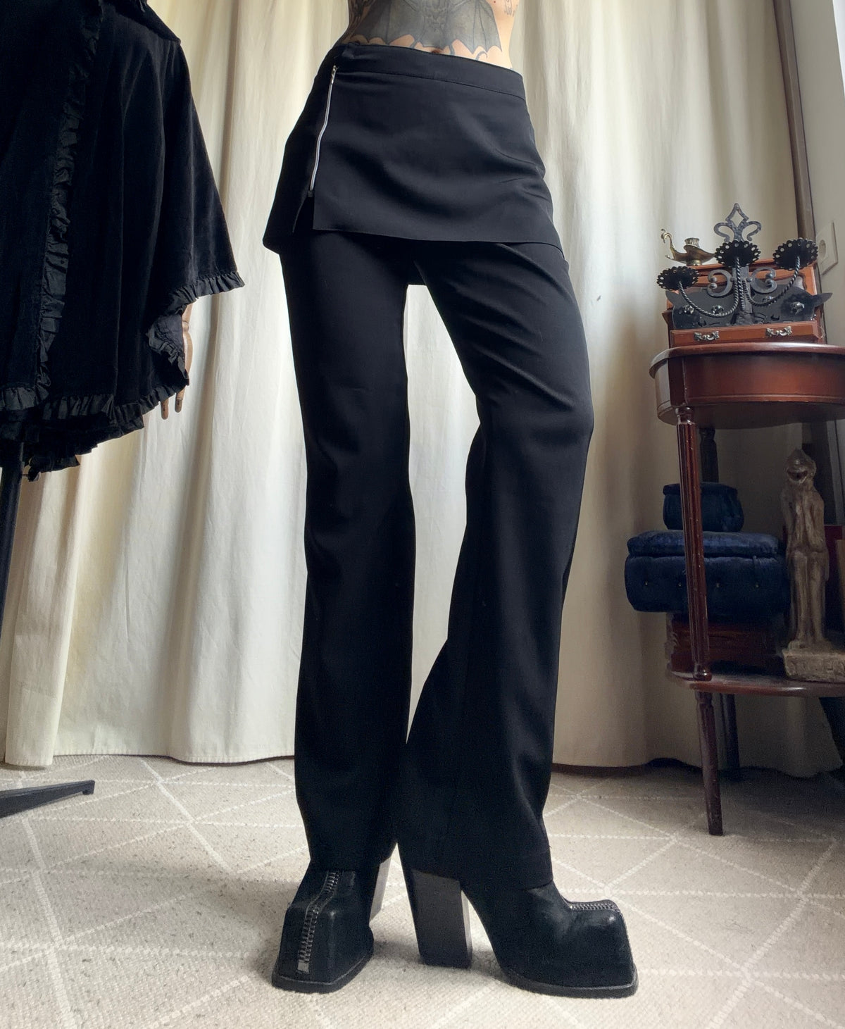 Pantalon noir avec jupe intégrée asymétrique zippée style avant garde goth – taille M