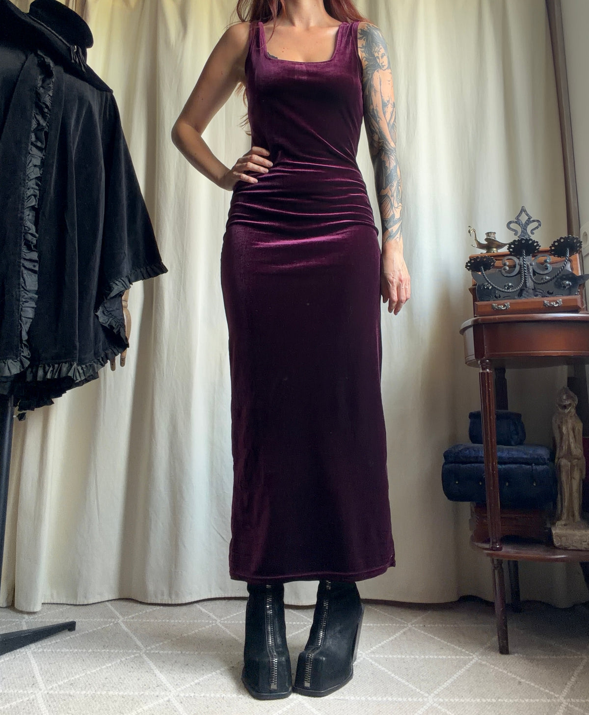 Burgundy/plum velvet long dress square neckline – 90s goth vampire – size S/M