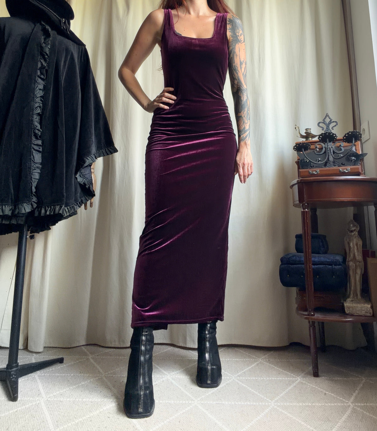 Burgundy/plum velvet long dress square neckline – 90s goth vampire – size S/M
