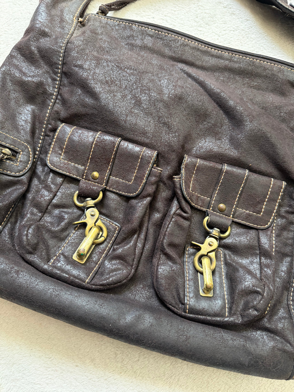 Sac à main cuir marron foncé poches multiples et métal bronze - Y2K grunge goth vintage