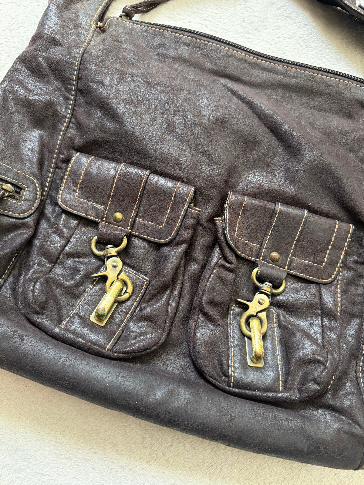 Sac à main cuir marron foncé poches multiples et métal bronze - Y2K grunge goth vintage