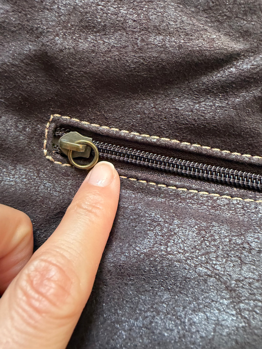 Sac à main cuir marron foncé poches multiples et métal bronze - Y2K grunge goth vintage