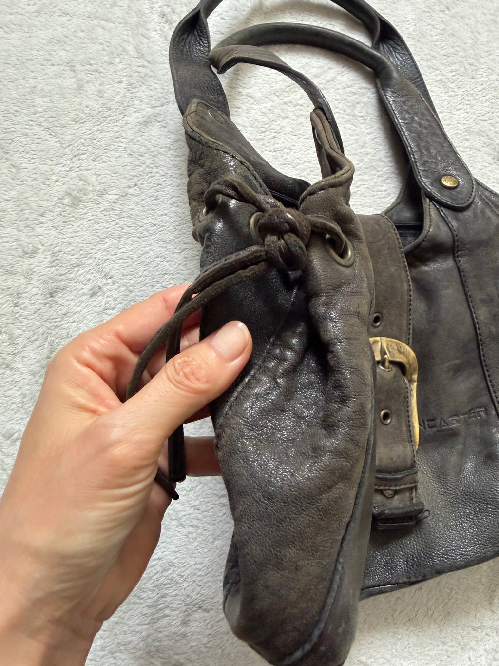 Sac Lancaster en cuir marron/gris anthracite patiné grande boucle - Y2K goth vintage