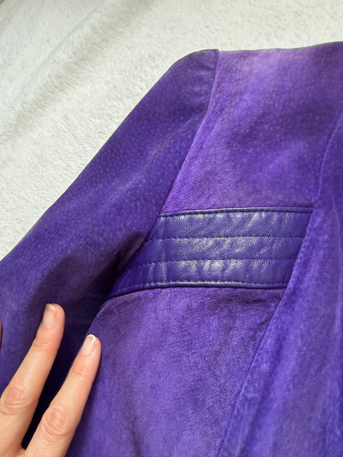 Ensemble rare veste courte et jupe midi en cuir violet vintage 80s - Taille M