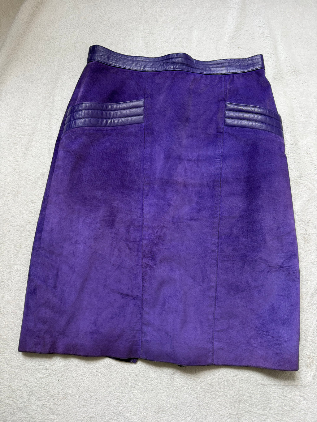 Ensemble rare veste courte et jupe midi en cuir violet vintage 80s - Taille M