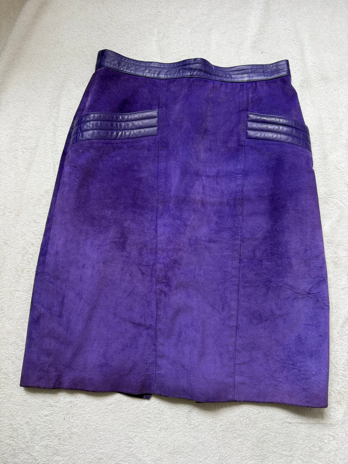 Ensemble rare veste courte et jupe midi en cuir violet vintage 80s - Taille M