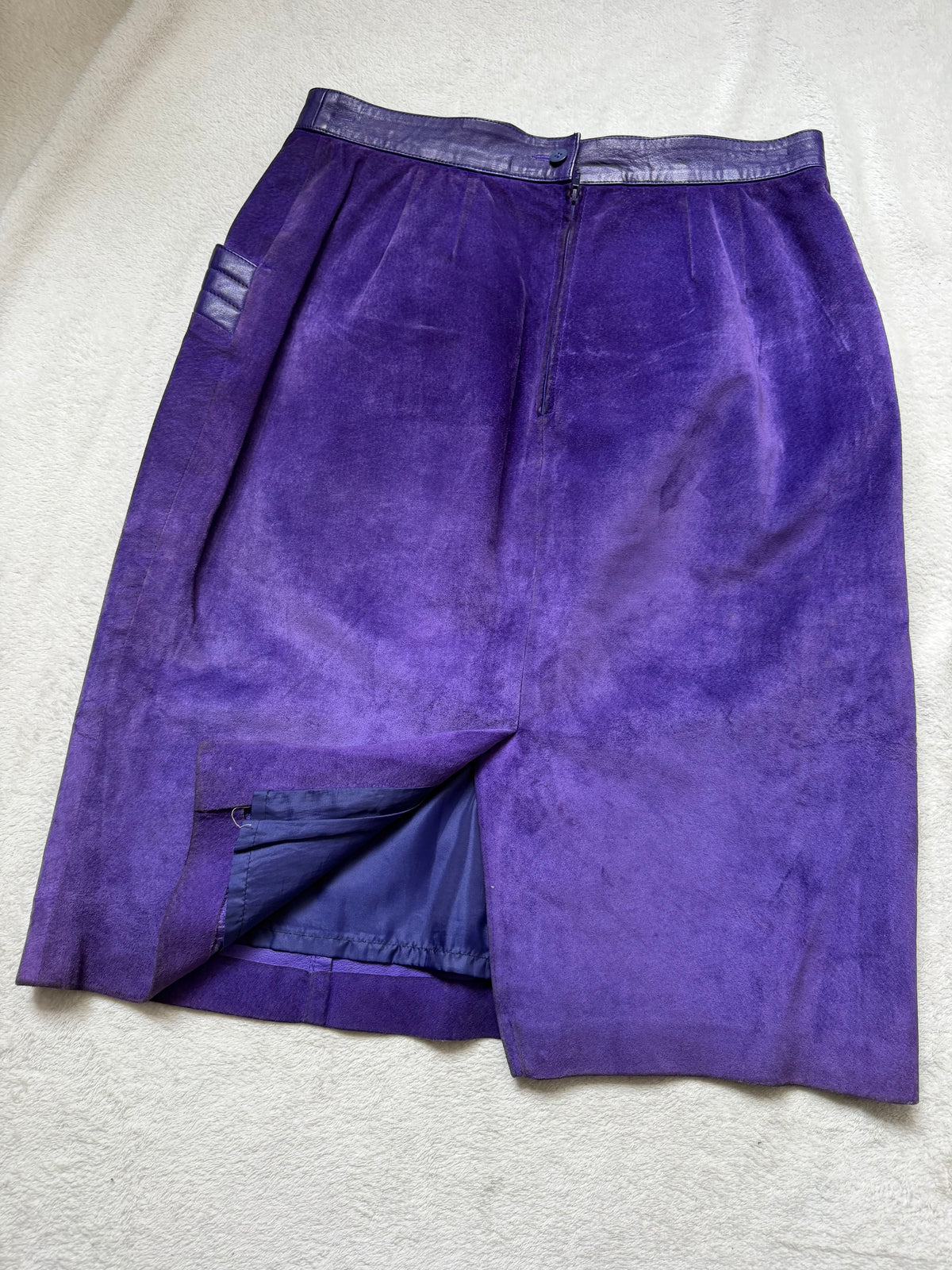Ensemble rare veste courte et jupe midi en cuir violet vintage 80s - Taille M