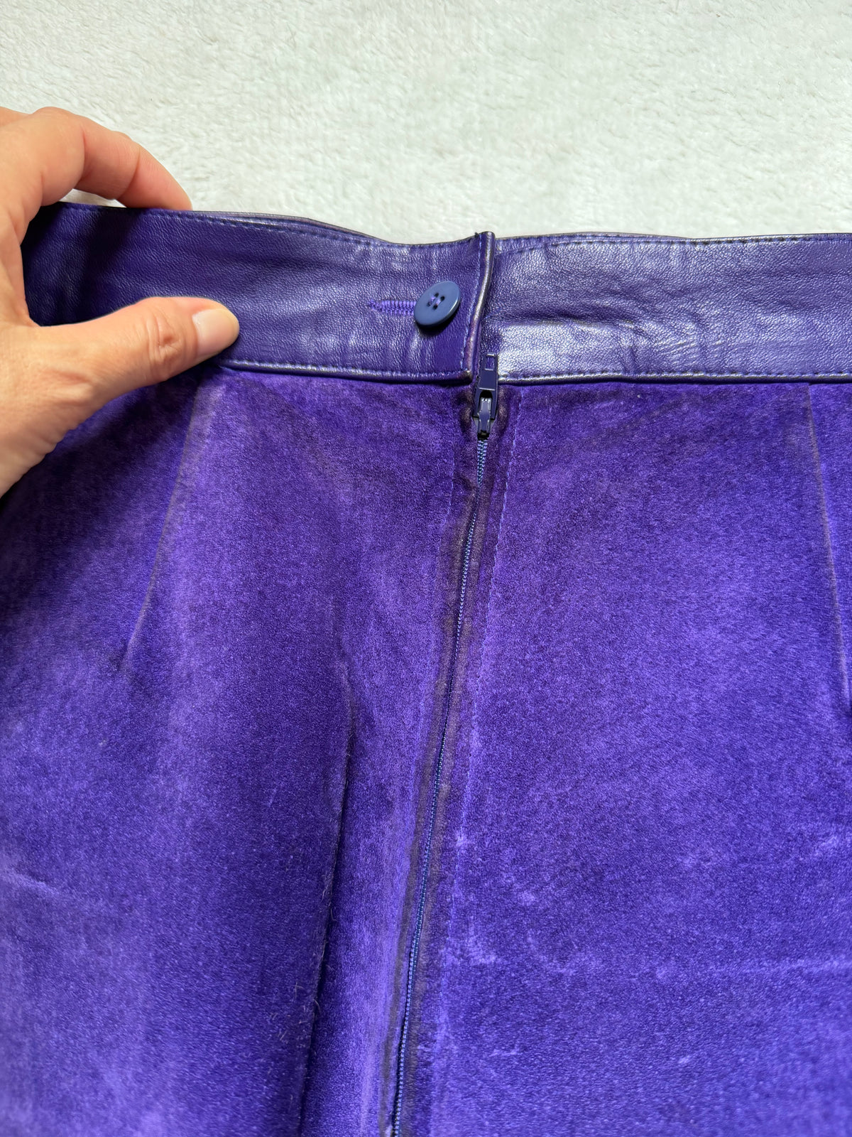 Ensemble rare veste courte et jupe midi en cuir violet vintage 80s - Taille M