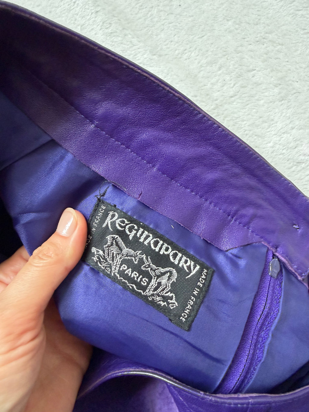 Ensemble rare veste courte et jupe midi en cuir violet vintage 80s - Taille M