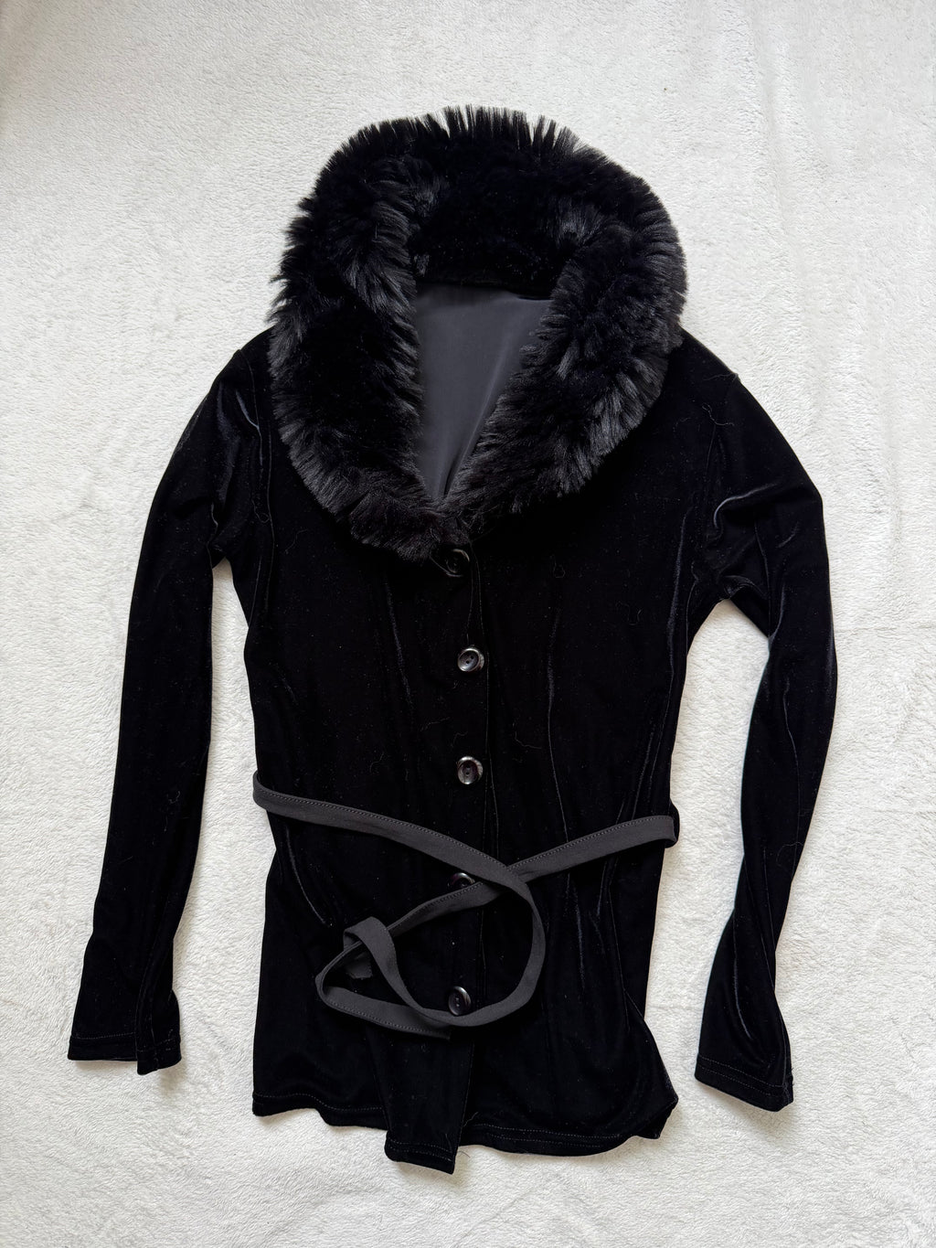 Cardigan noir en velours avec col fausse fourrure style vampy 90s - taille S/M