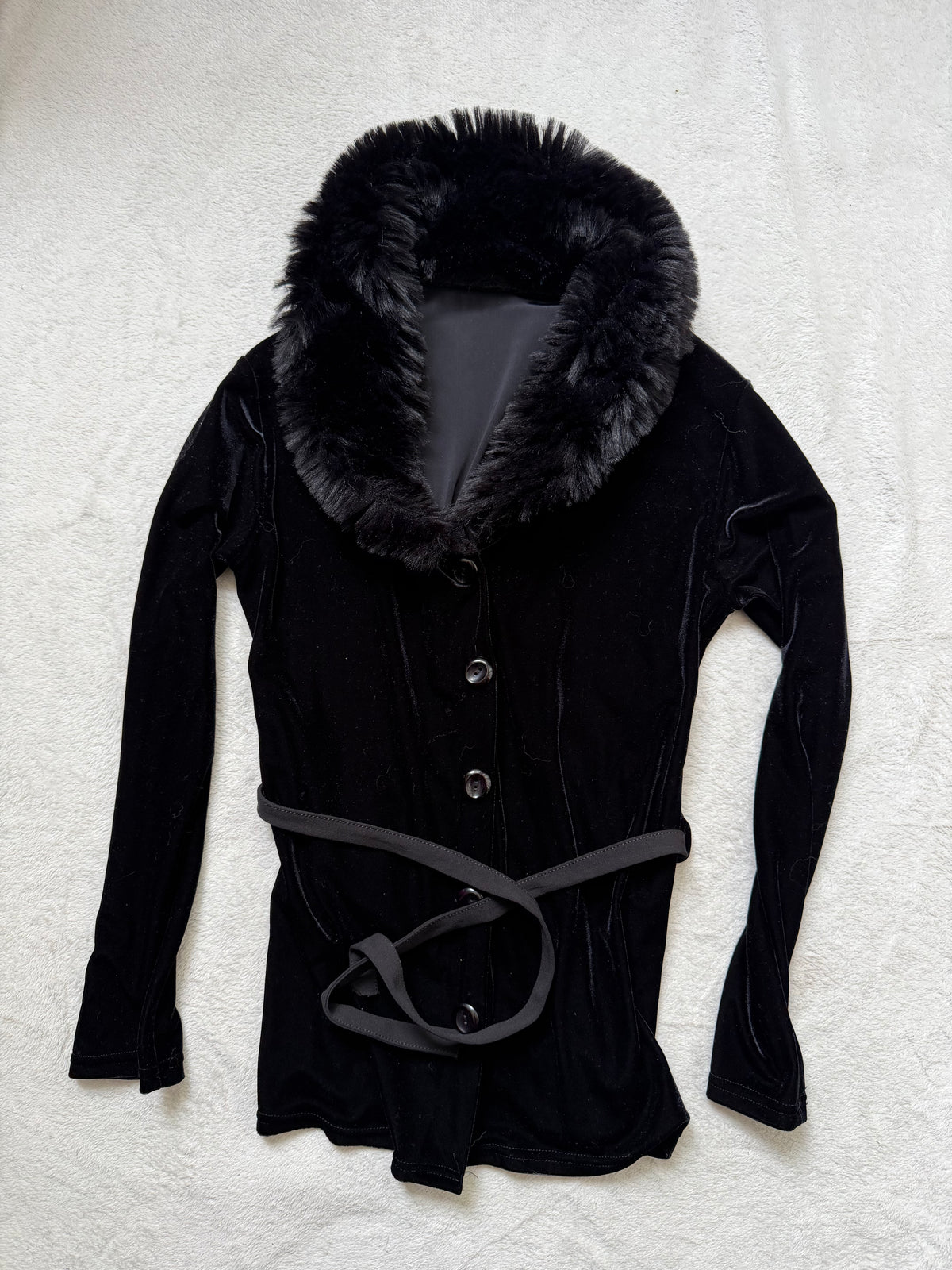 Cardigan noir en velours avec col fausse fourrure style vampy 90s - taille S/M