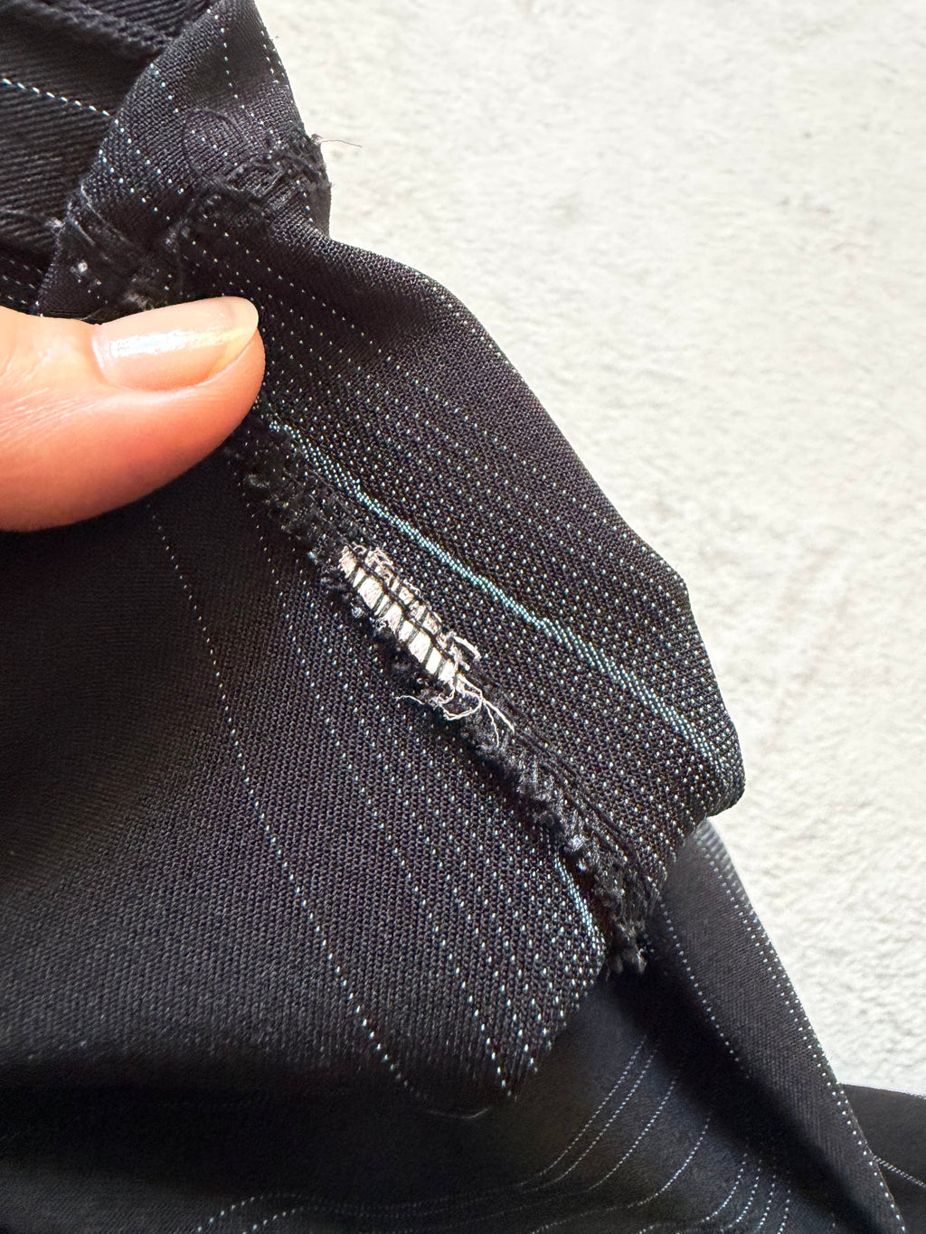 Pantalon noir à fines rayures coupe large style corporate goth office siren Y2K – taille M