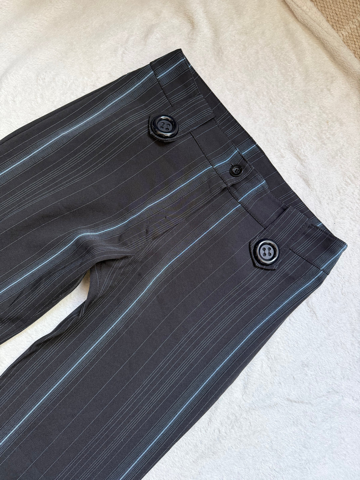 Pantalon noir à fines rayures coupe large style corporate goth office siren Y2K – taille M
