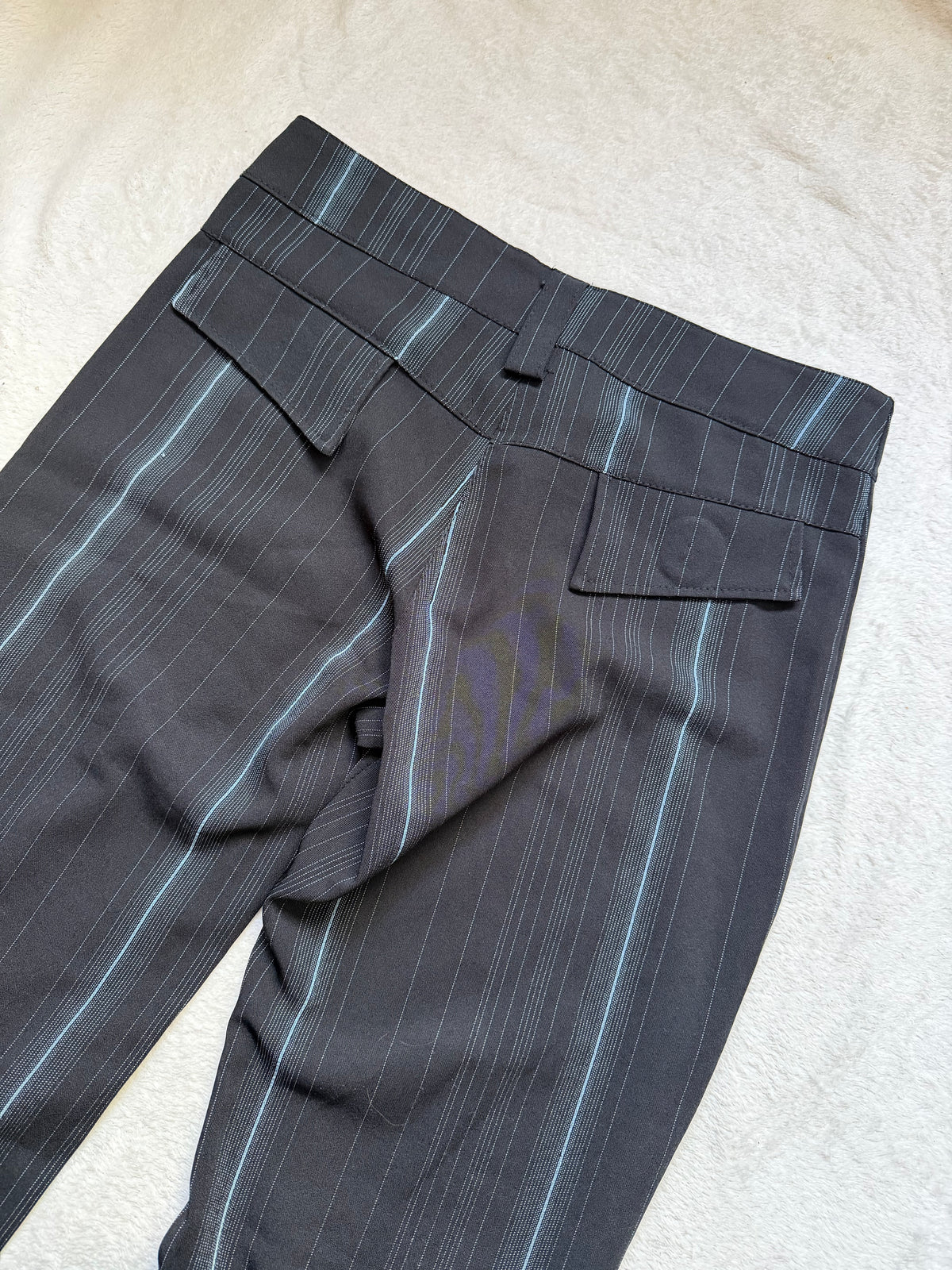 Pantalon noir à fines rayures coupe large style corporate goth office siren Y2K – taille M