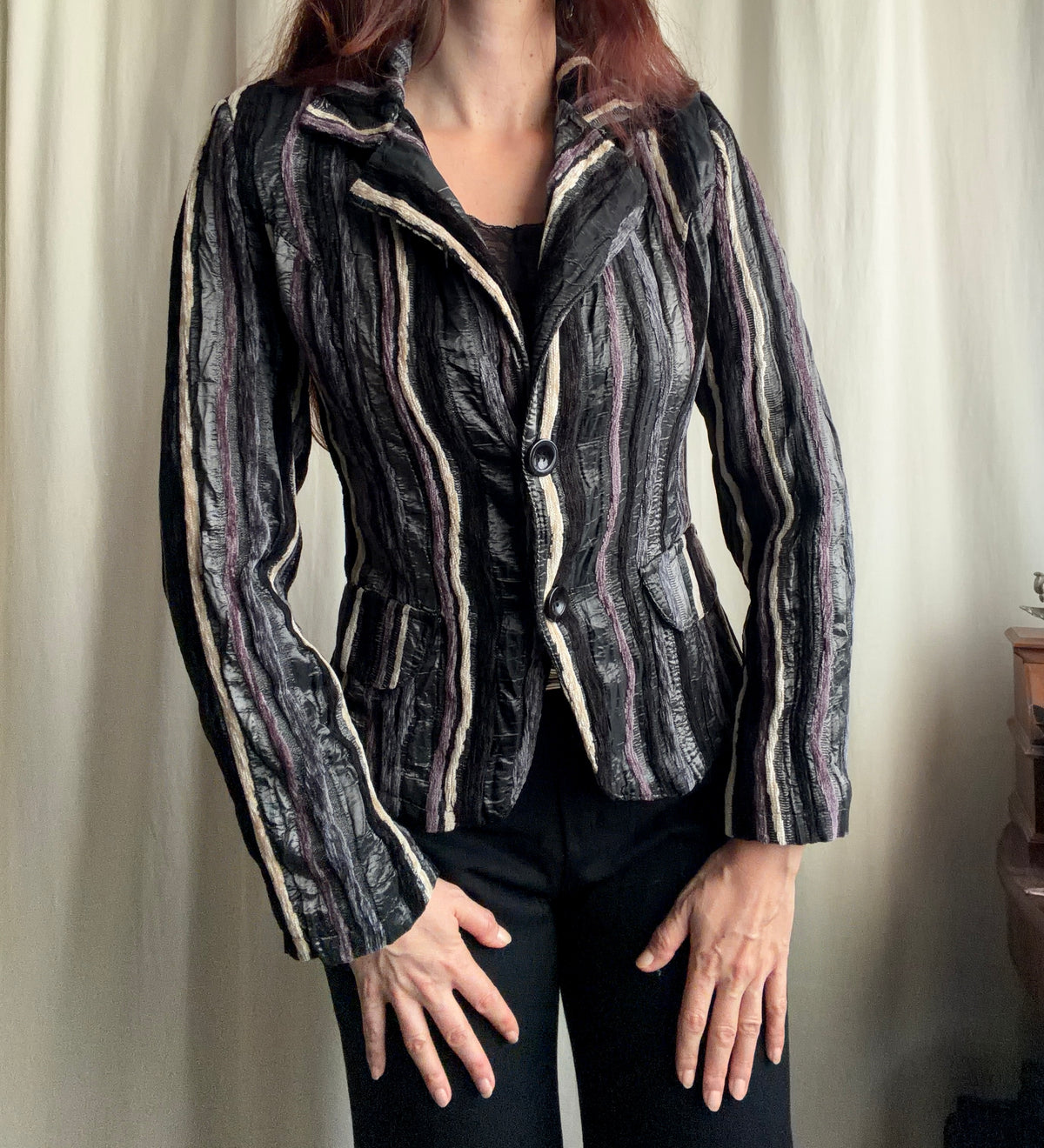 Blazer cintré noir à rayures texturées style corporate goth avant-garde 90s – taille S