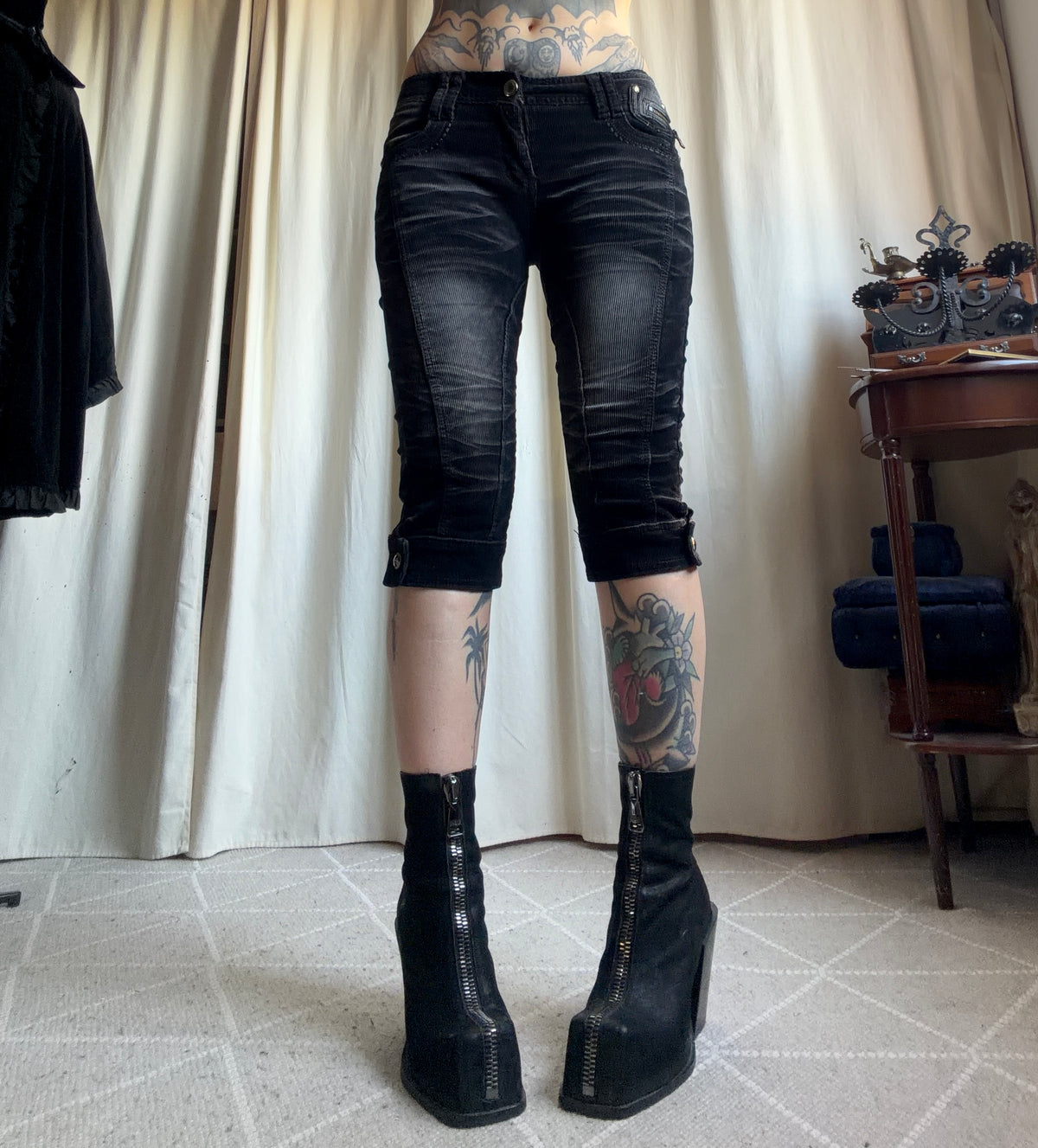 Pantalon capri noir velours côtelé taille basse vintage Y2K goth – taille S