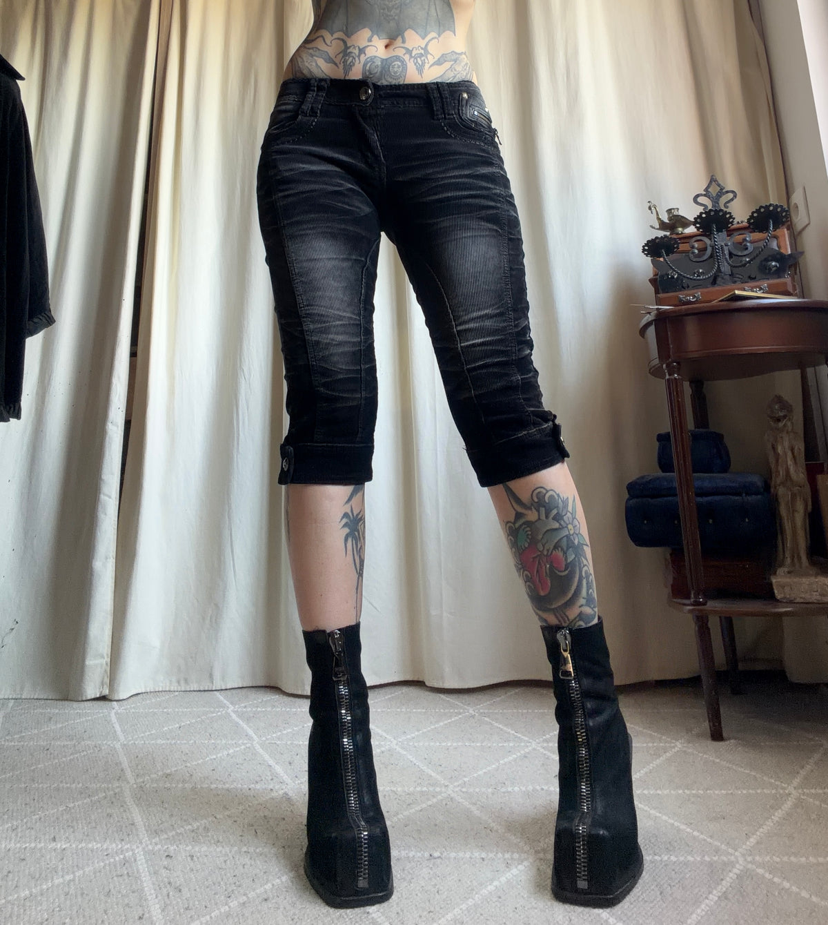 Pantalon capri noir velours côtelé taille basse vintage Y2K goth – taille S