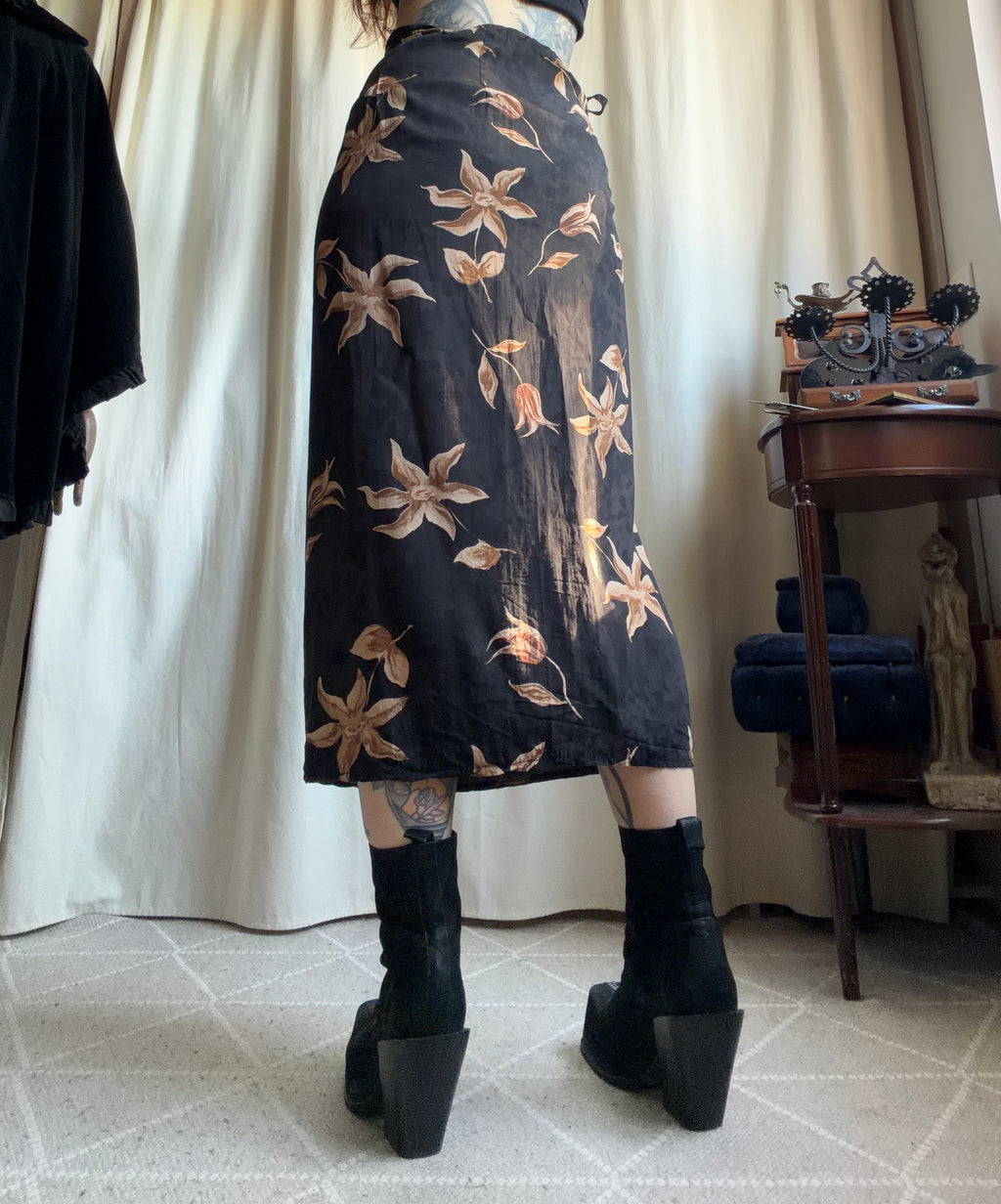 Jupe midi portefeuille noire imprimé floral witchy 90s - taille S/M