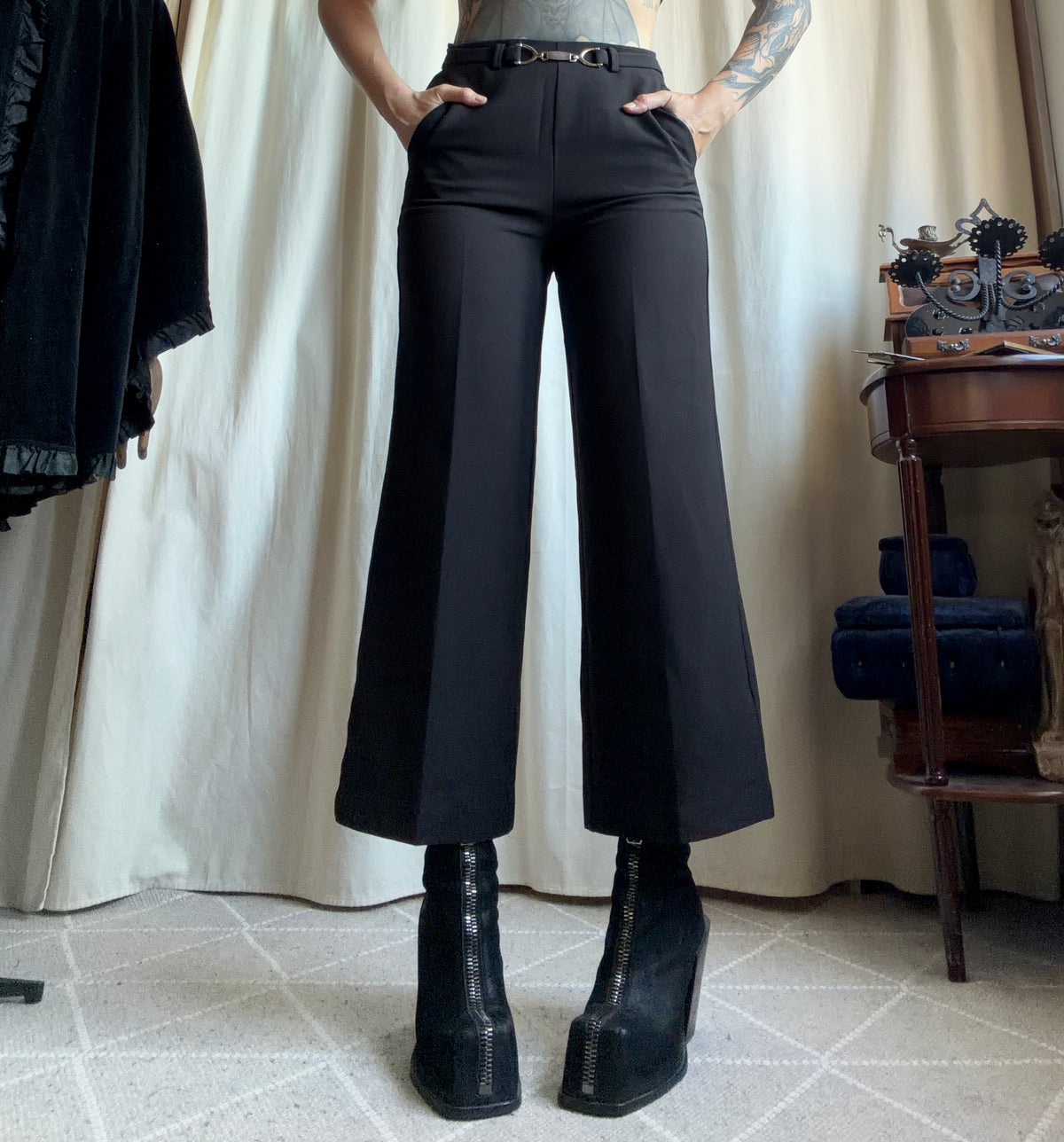 Pantalon noir taille haute jambes larges ceinture anneaux style corporate goth office siren Y2K - taille S
