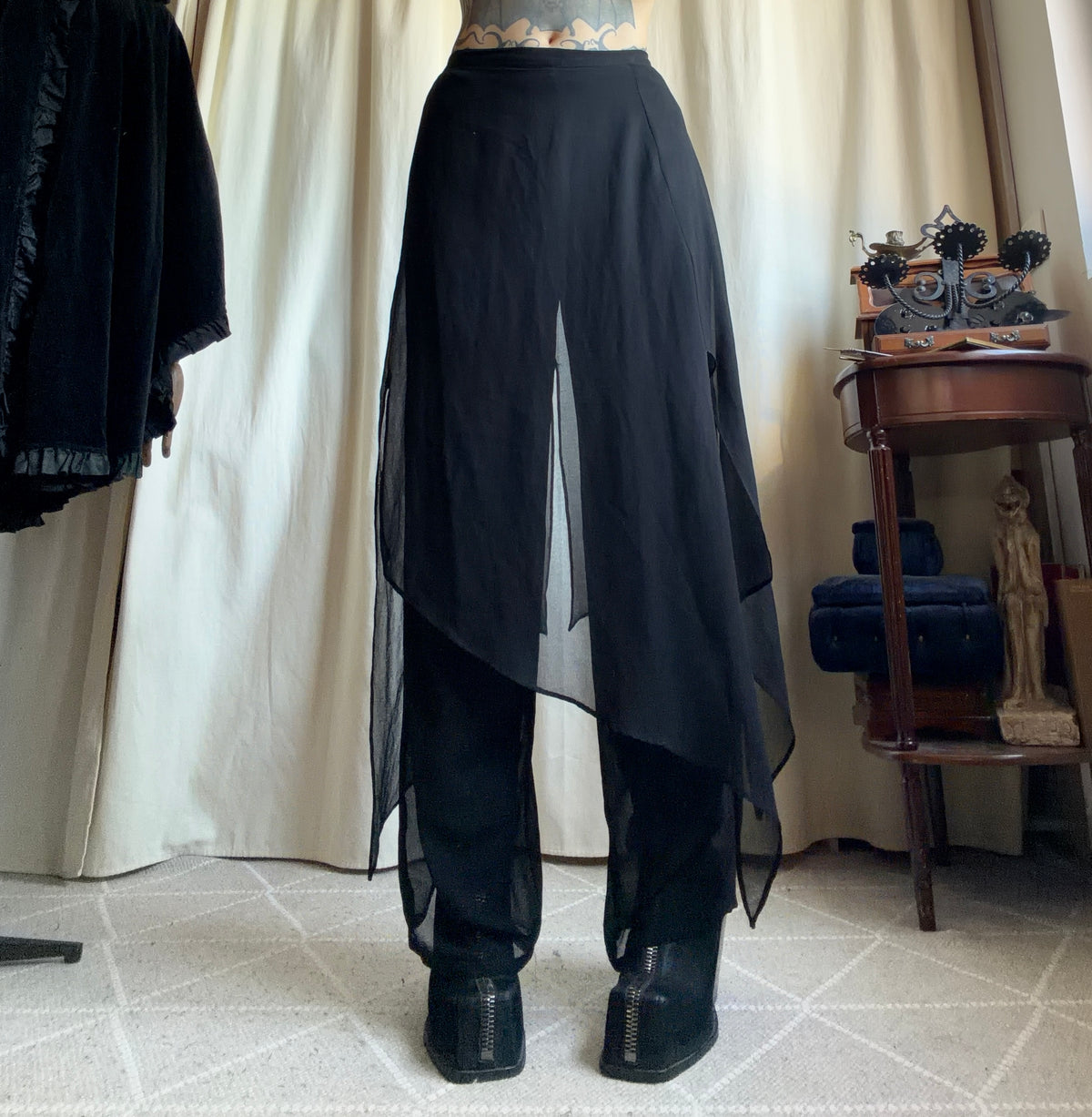 Pantalon jupe noir René Derhy en voile fluide - goth romantique avant garde witchy - taille M