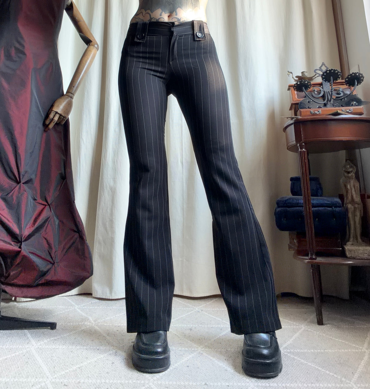 Pantalon noir flare taille basse à rayures style corporate goth office siren - taille XS