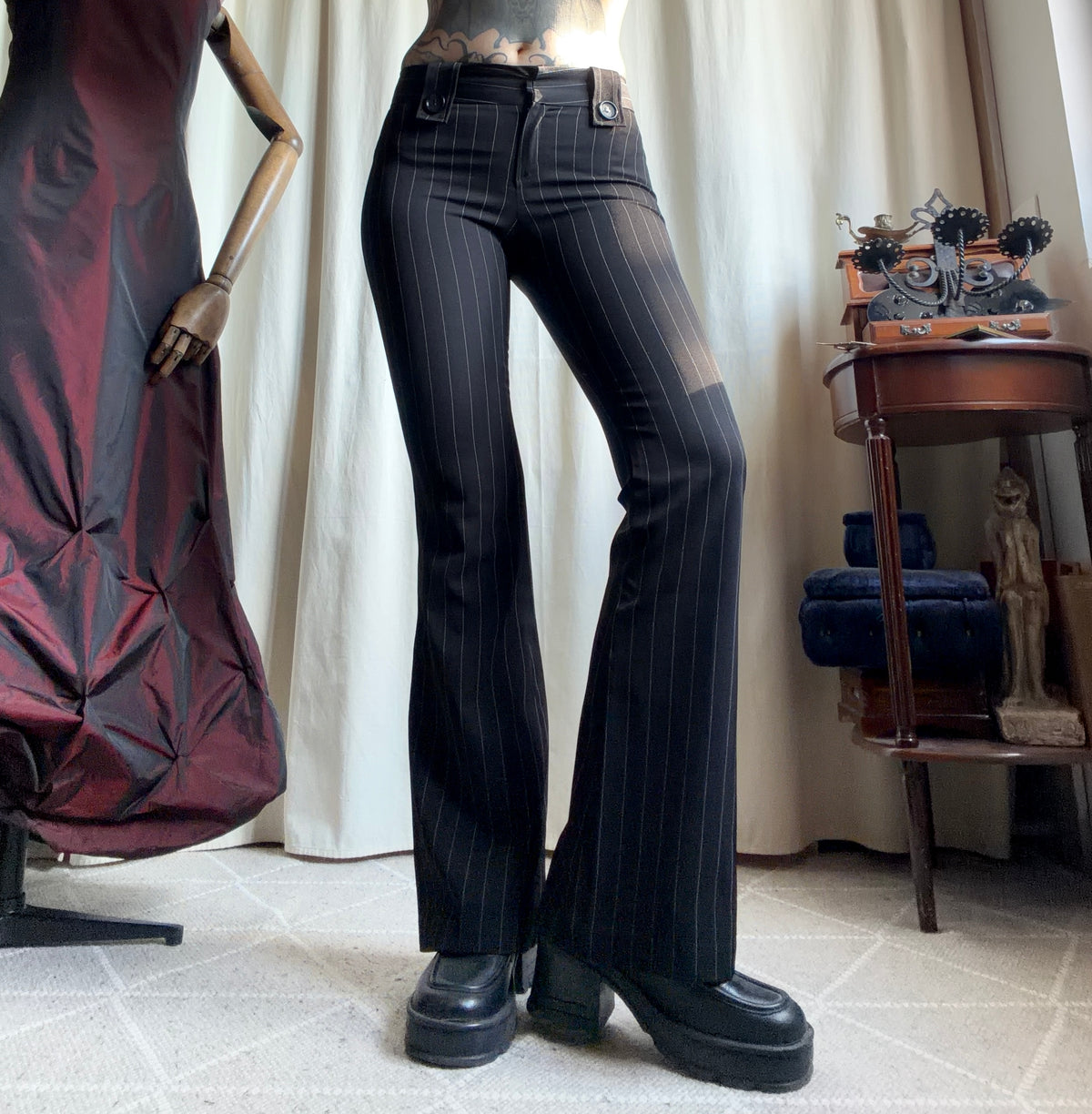 Pantalon noir flare taille basse à rayures style corporate goth office siren - taille XS