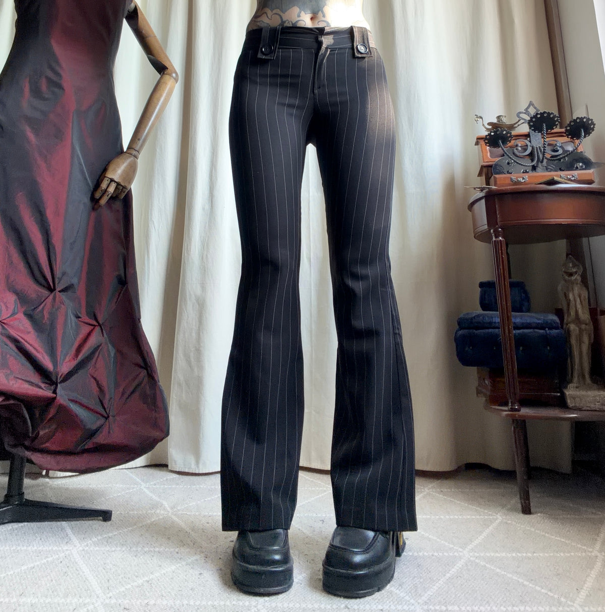 Pantalon noir flare taille basse à rayures style corporate goth office siren - taille XS
