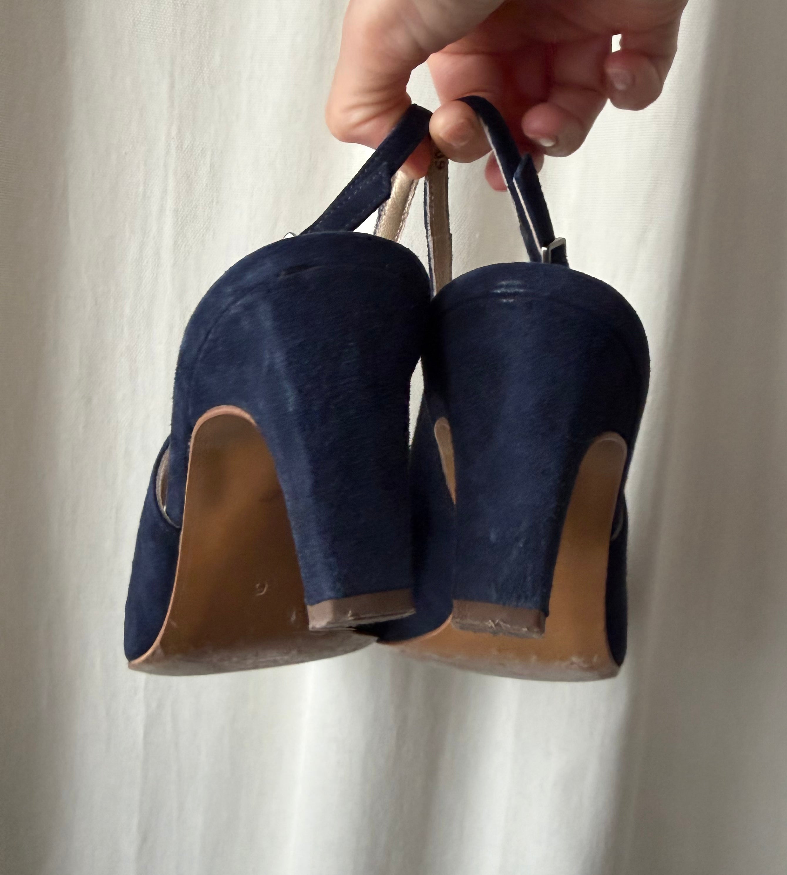 Navy suede heels with embossed flowers - size 39