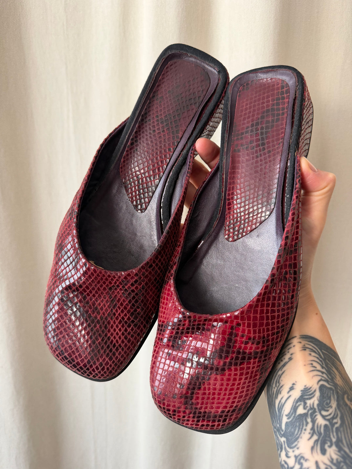 Burgundy square-toe reptile-effect mules – size 39