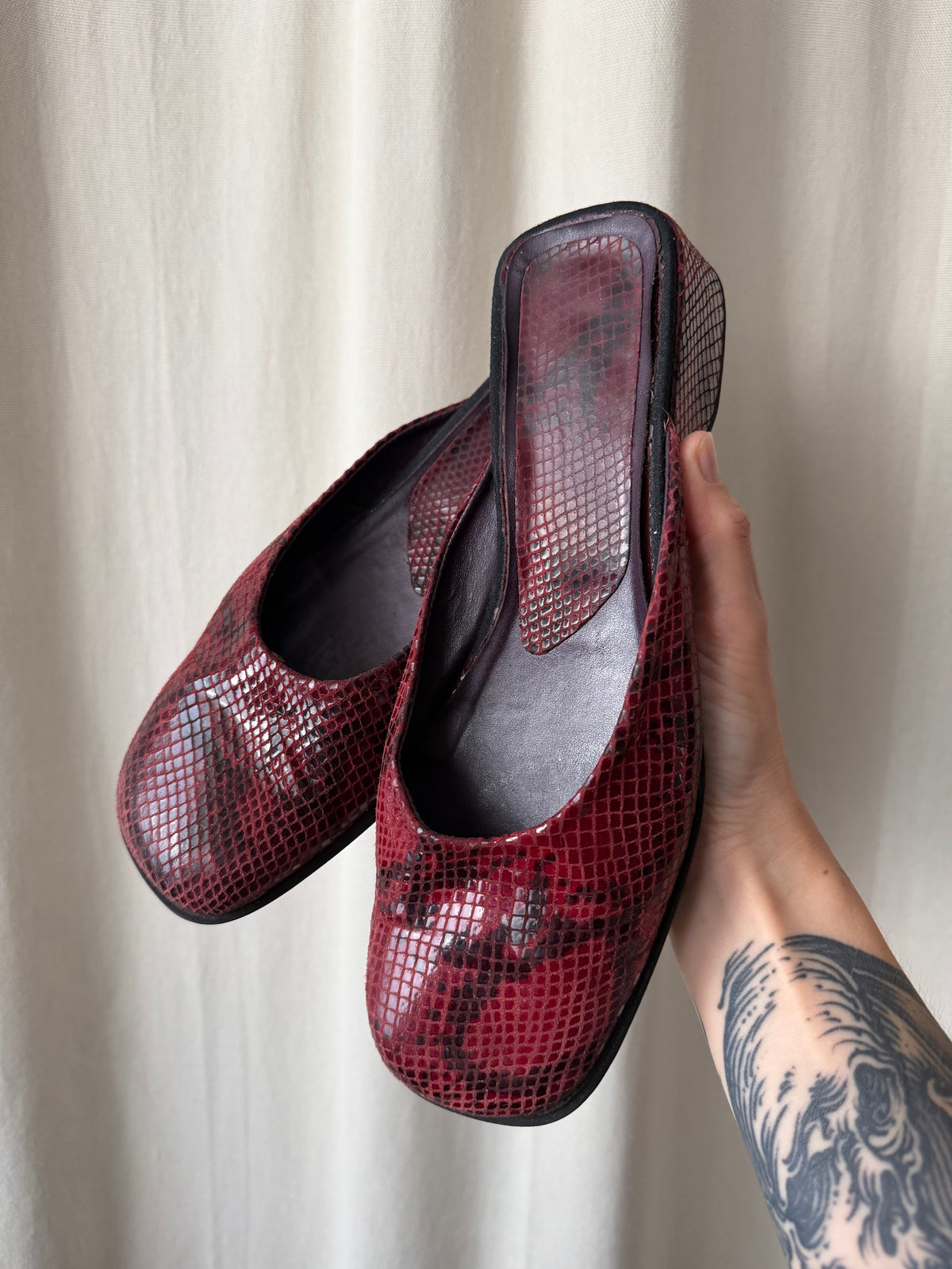 Burgundy square-toe reptile-effect mules – size 39