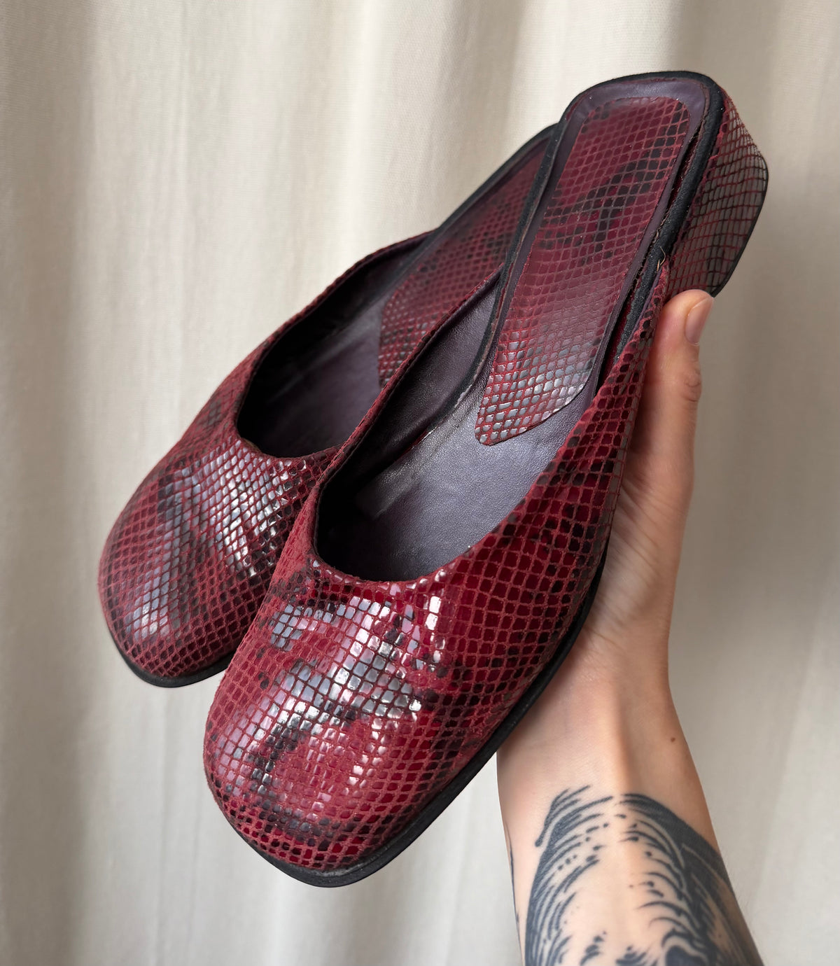 Burgundy square-toe reptile-effect mules – size 39