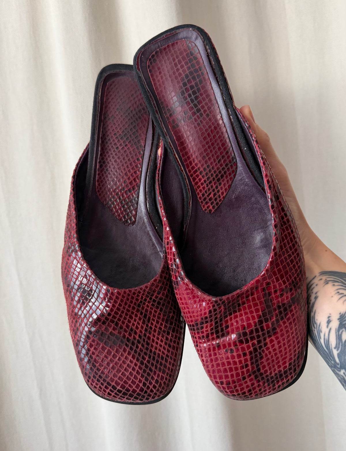 Burgundy square-toe reptile-effect mules – size 39