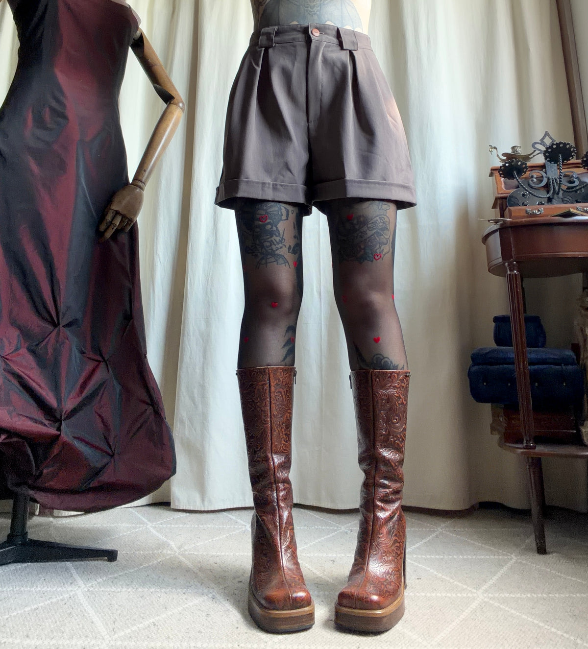 Short gris/taupe taille haute à pinces style 90s dark academia - taille M
