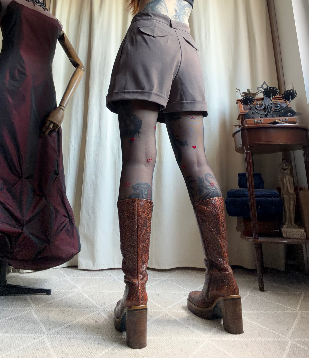 Short gris/taupe taille haute à pinces style 90s dark academia - taille M